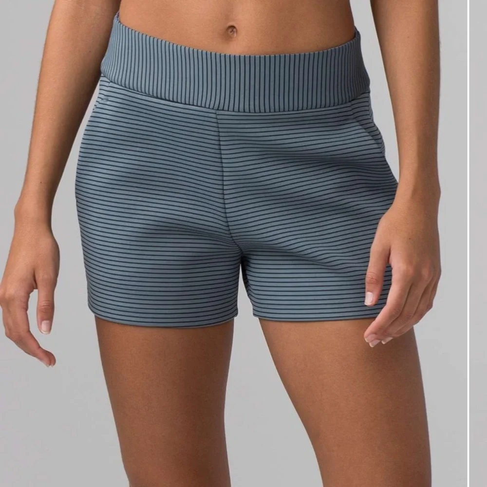 Lululemon‎ Shaped Short Stripe 3” in Sterling Athleisure Workout Yoga Womens 6